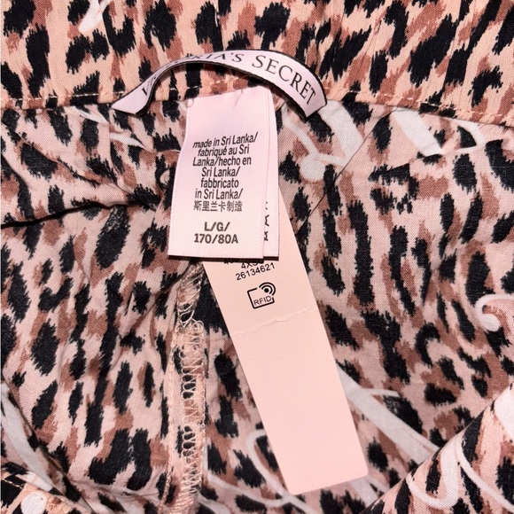 NWT Victoria’s Secret Leopard Print Script Logo Short Pajama Shorts LARGE - Picture 9 of 9